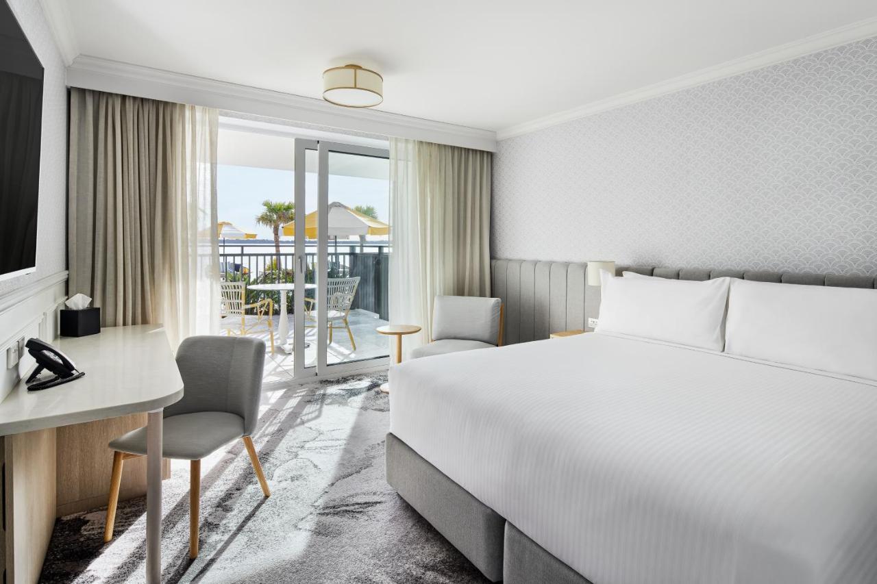 The Beachcomber Hotel & Resort, Ascend Hotel Collection Toukley Exterior foto A guest room at the Hilton San Diego Bayfront